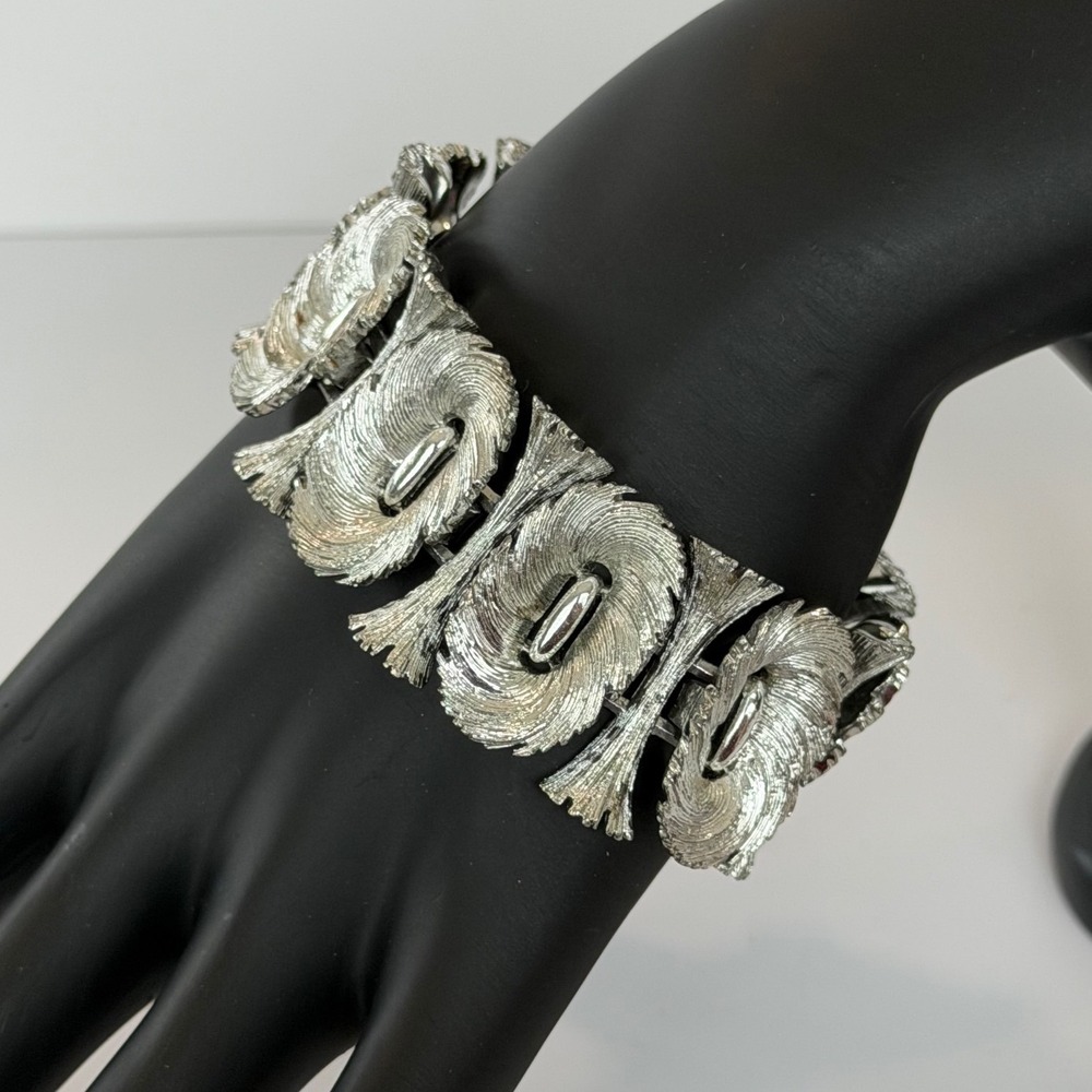Vintage Lisner Silver Tone Textured Leaf Link Bracelet Mid Century Modern 7in
